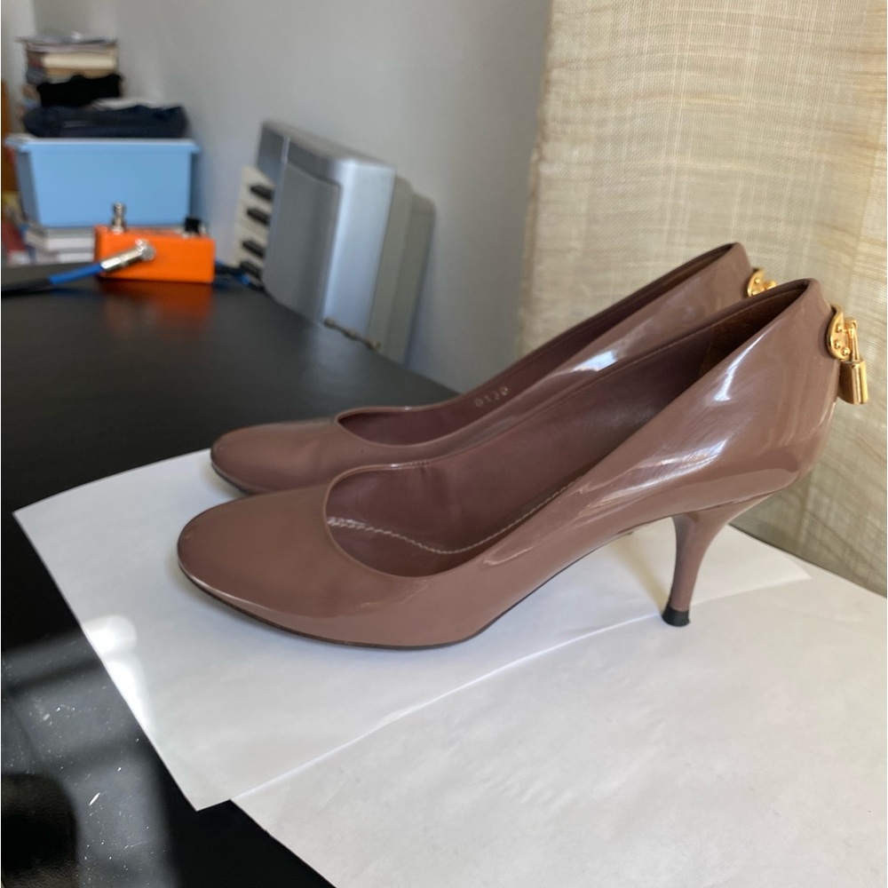Louis Vuitton tan pat leather Oh Really pumps heels padlock 36 sandals slides 6 - Picture 6 of 8